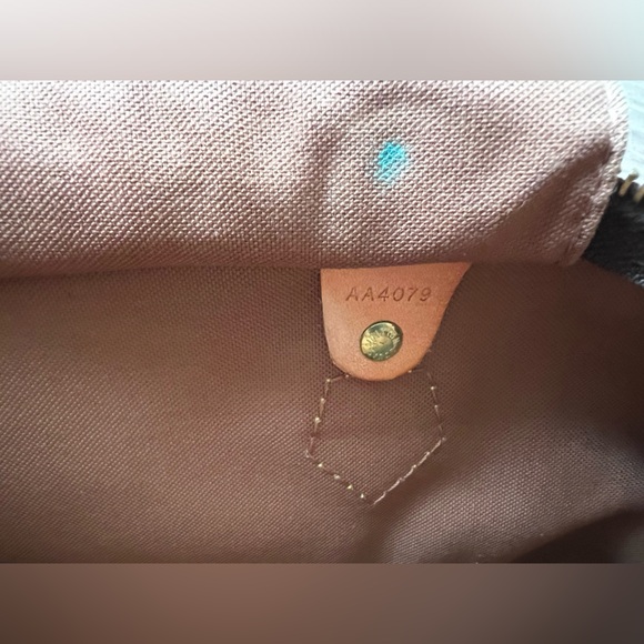 Authentic Vintage Monogram Louis Vuitton Speedy 30 - Picture 10 of 13
